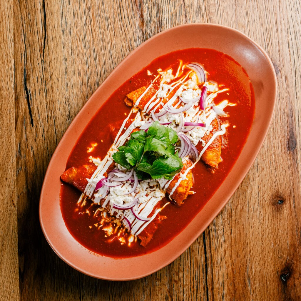 ENCHILADAS CON POLLO / VEGETARIANAS