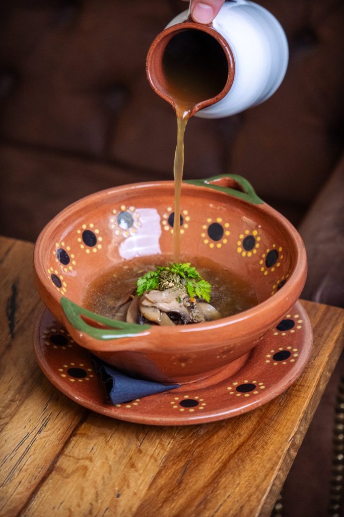 CALDO DE HONGOS (VEGÁNSKE)