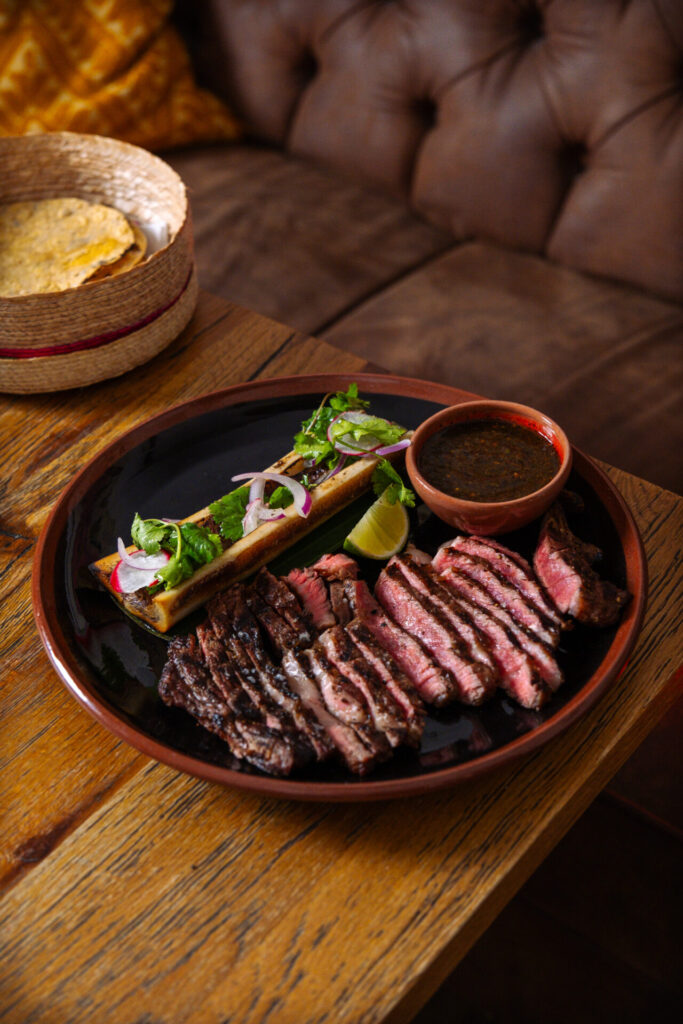 RIB EYE A LAS BRASAS CON TUETANO